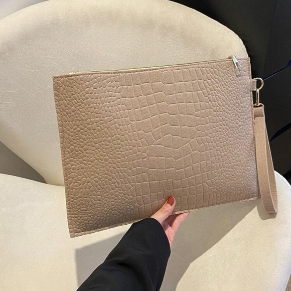 Crocodile embossed square clutch - Picture 1 of 4